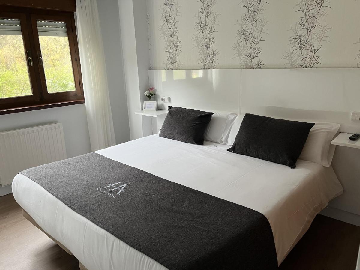 Hotel Avelina Cangas de Onis Ngoại thất bức ảnh