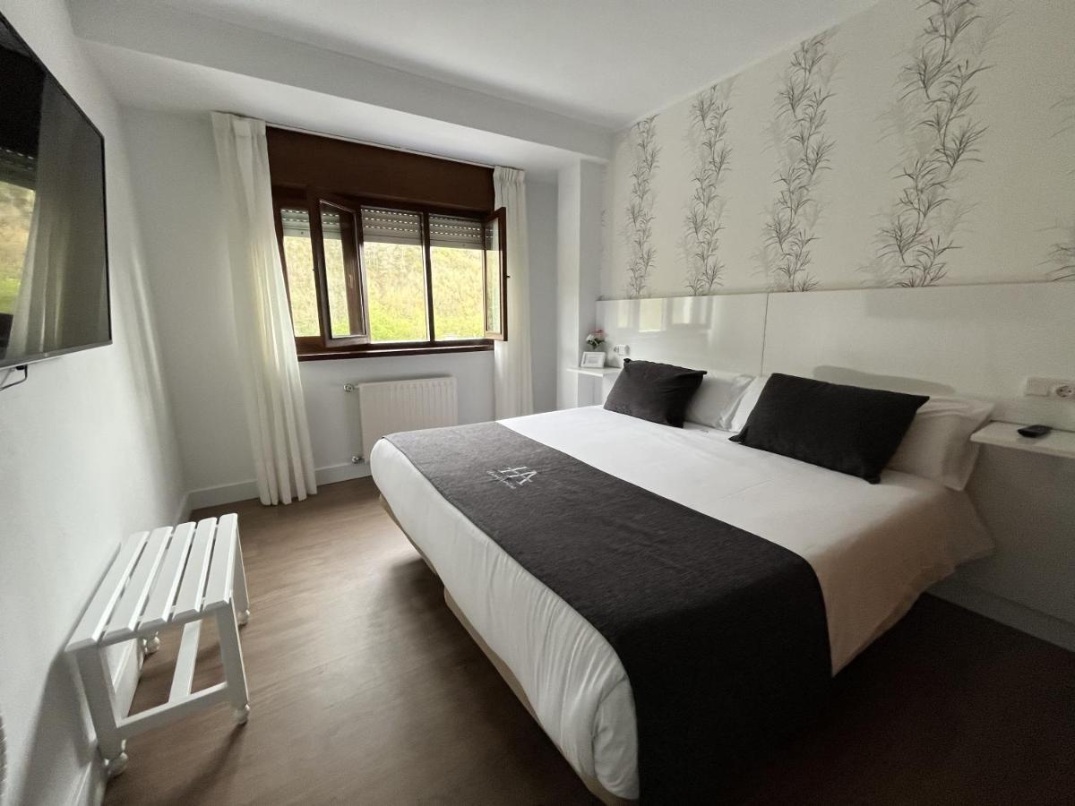 Hotel Avelina Cangas de Onis Ngoại thất bức ảnh