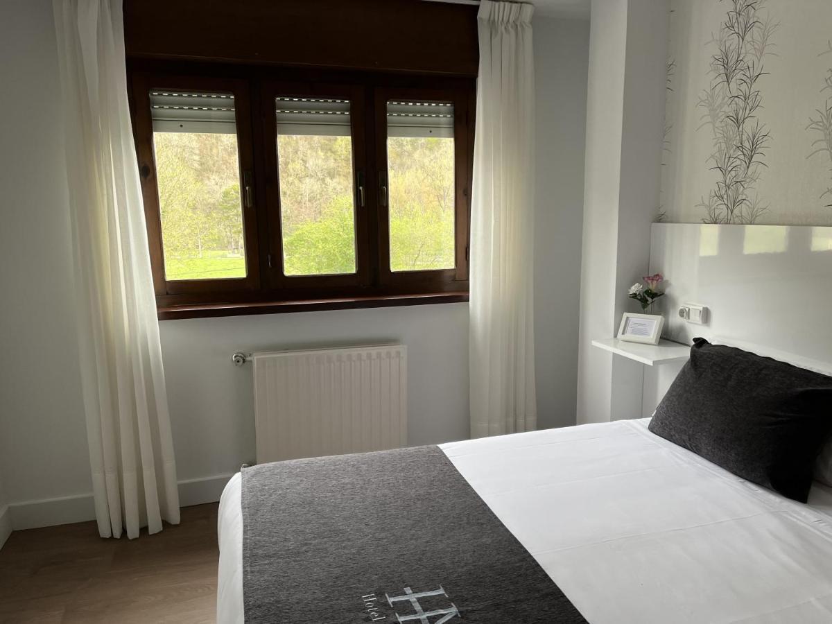 Hotel Avelina Cangas de Onis Ngoại thất bức ảnh