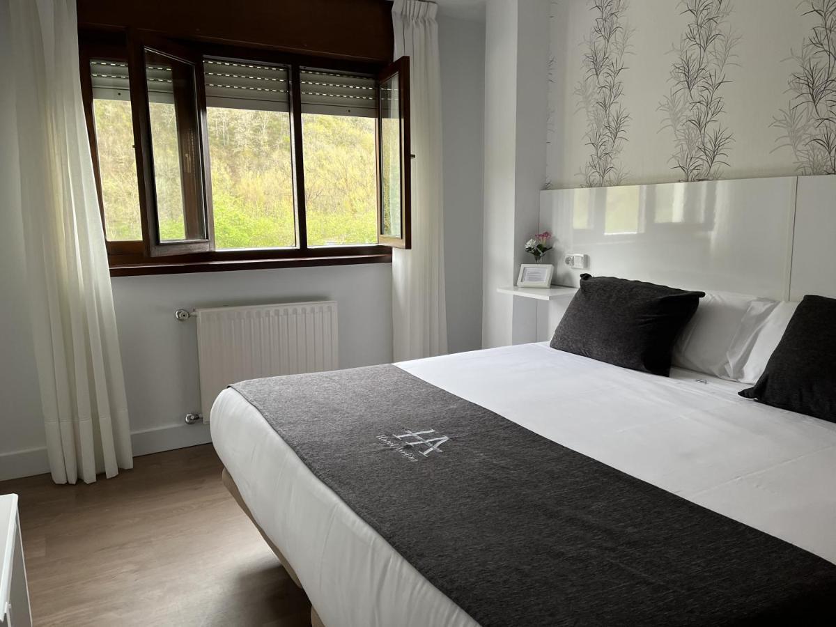 Hotel Avelina Cangas de Onis Ngoại thất bức ảnh