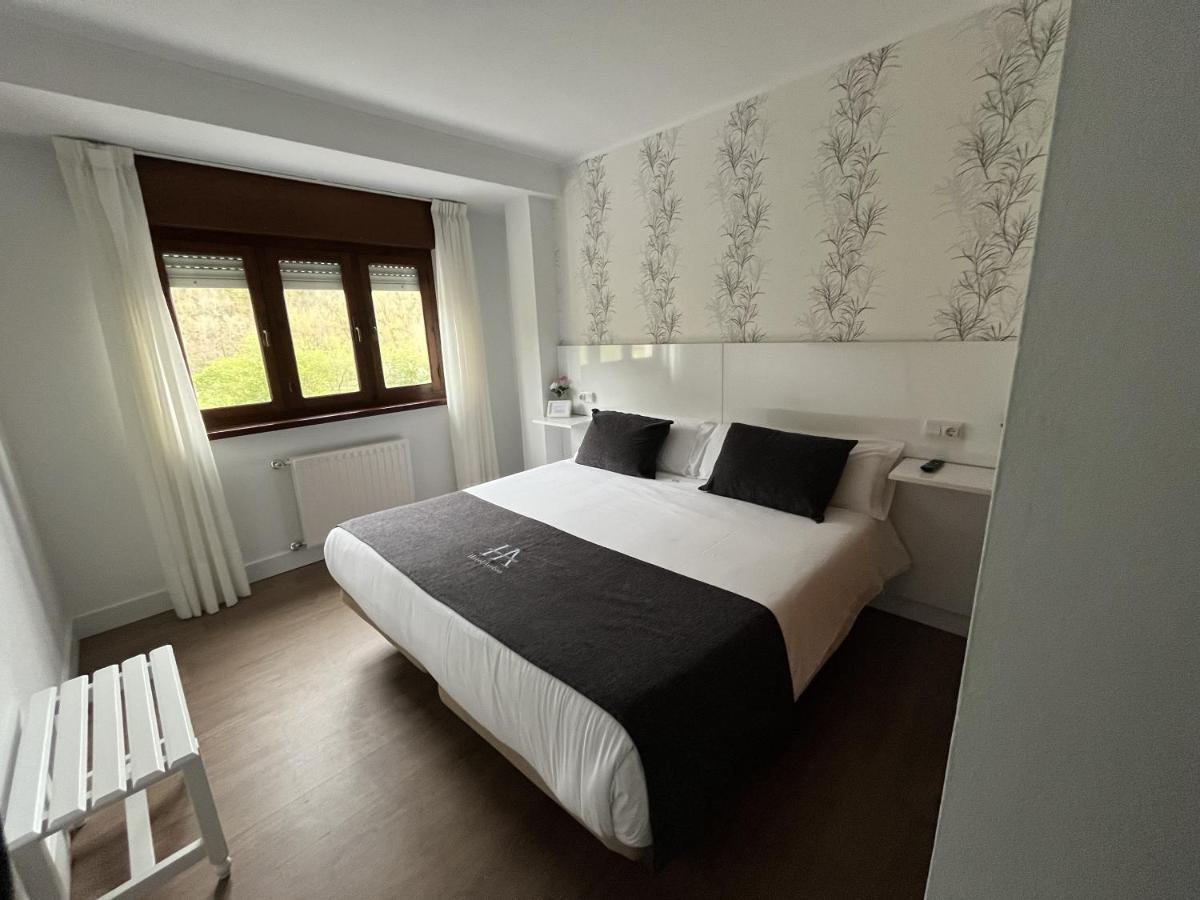 Hotel Avelina Cangas de Onis Ngoại thất bức ảnh