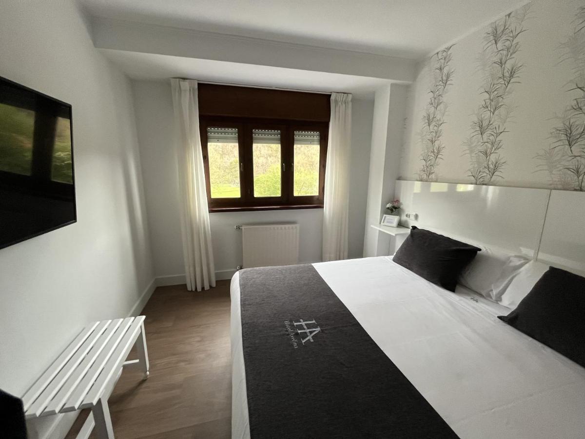 Hotel Avelina Cangas de Onis Ngoại thất bức ảnh
